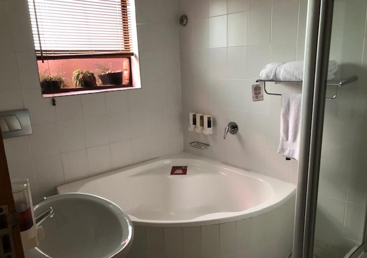 A La Martha'S Air-Port Guest House Port Elizabeth Bagian luar foto