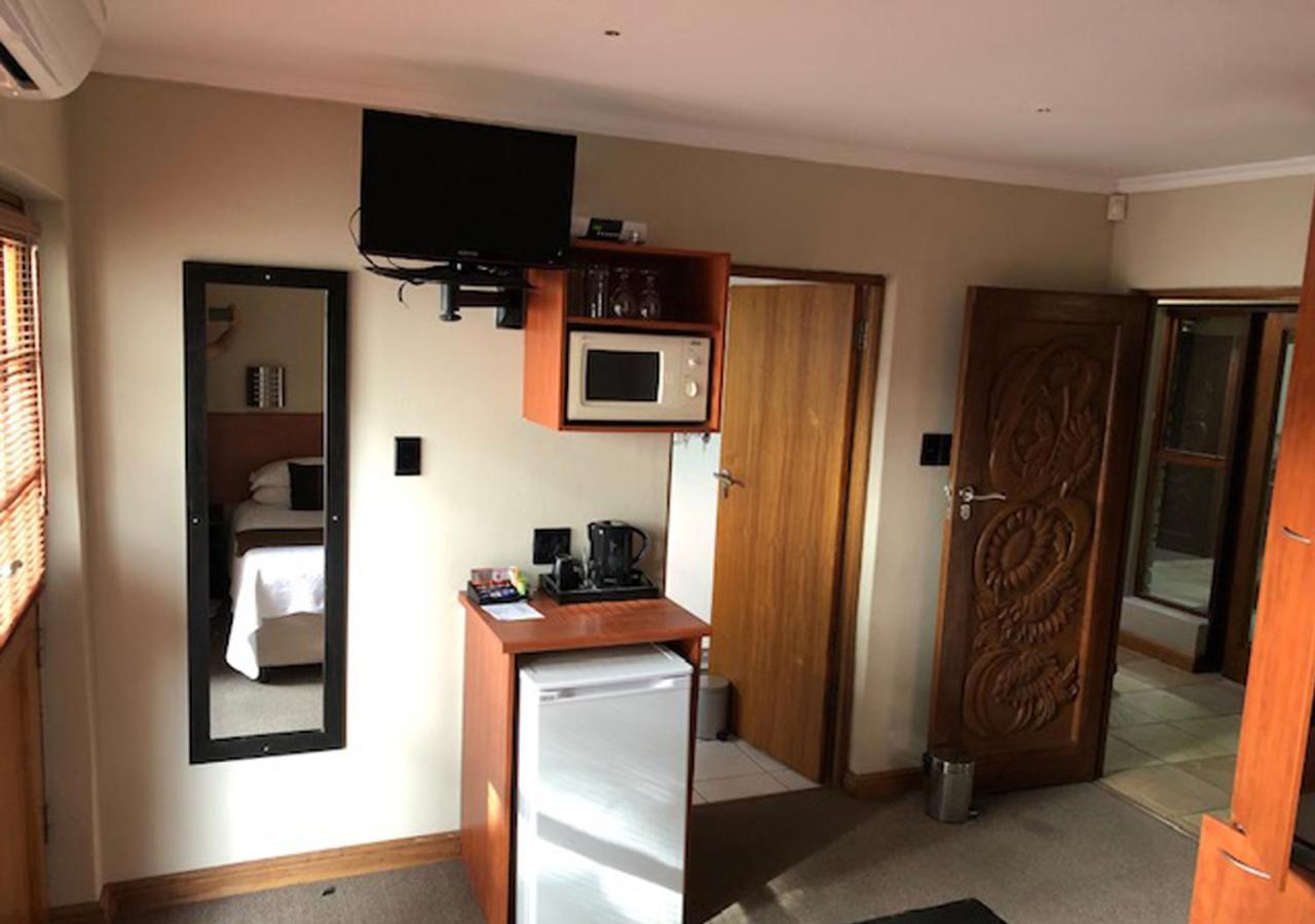 A La Martha'S Air-Port Guest House Port Elizabeth Bagian luar foto