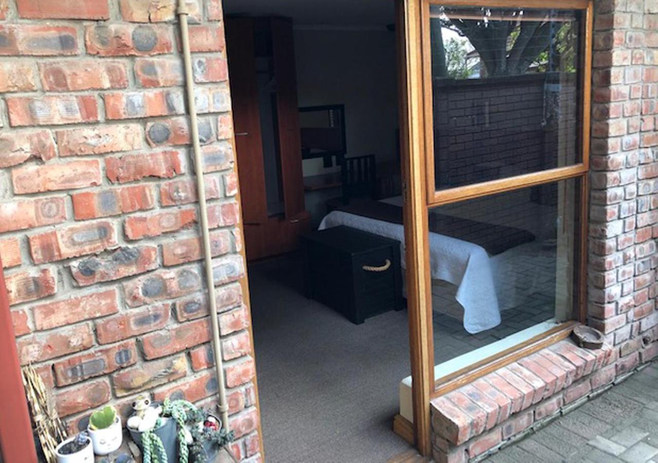A La Martha'S Air-Port Guest House Port Elizabeth Bagian luar foto