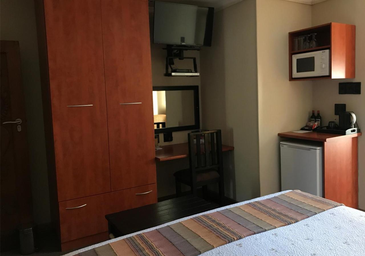 A La Martha'S Air-Port Guest House Port Elizabeth Bagian luar foto