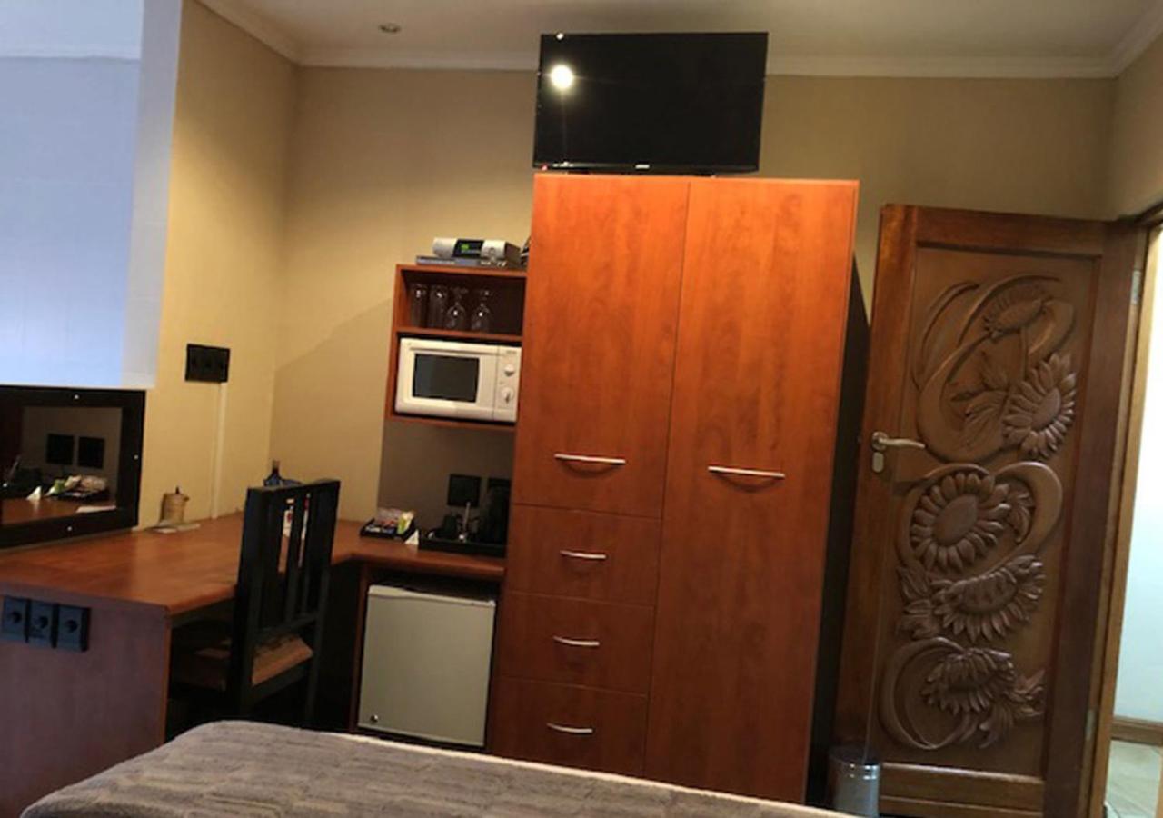A La Martha'S Air-Port Guest House Port Elizabeth Bagian luar foto