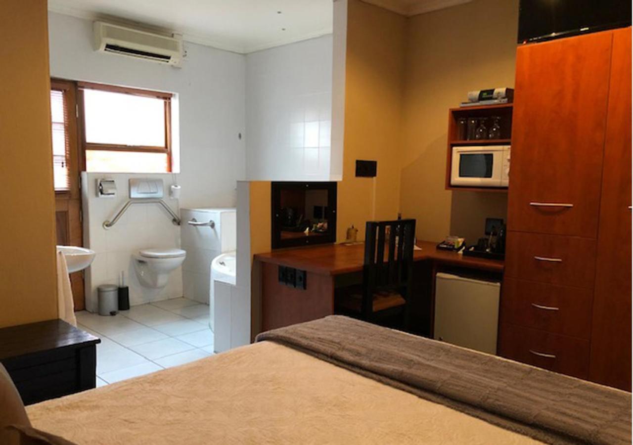 A La Martha'S Air-Port Guest House Port Elizabeth Bagian luar foto