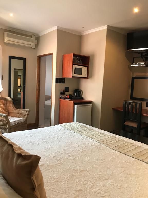 A La Martha'S Air-Port Guest House Port Elizabeth Bagian luar foto